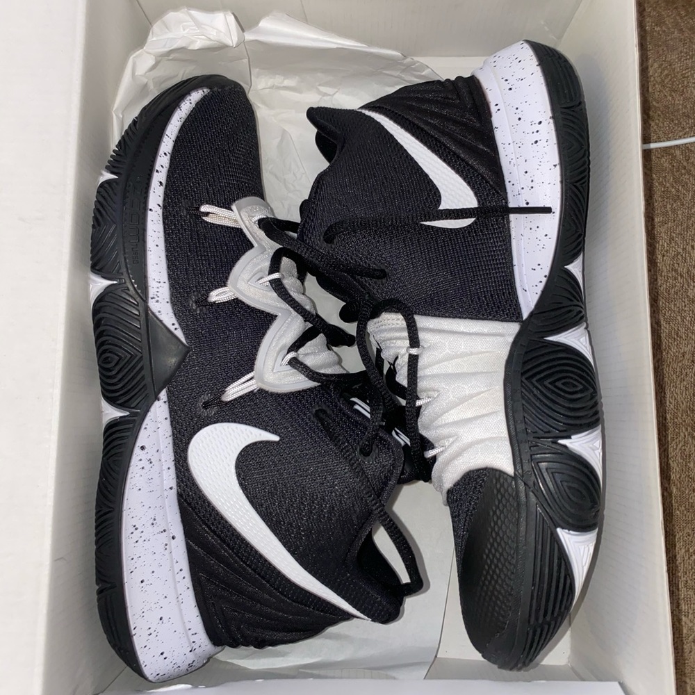 Kyrie 5 Brand New Women’s Basketball Shoe Sz. 7.5